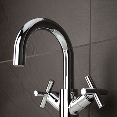 Washbasin faucet with cross handles